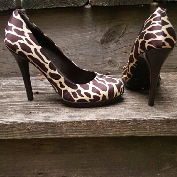 COPY - NWOT Chocolate Brown & Tan Giraffe Print Pump - Picture 3 of 3